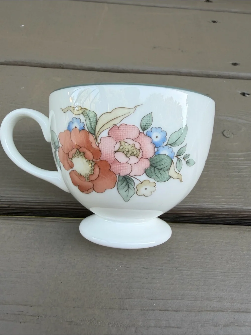 2 X Wedgewood Philippa Floral Porcelain Bone China Teacup and Saucer Set